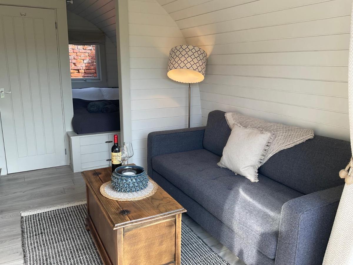 فندق Secluded Cosy Luxury Pod With Wood Fired Hot Tub شروزبري المظهر الخارجي الصورة