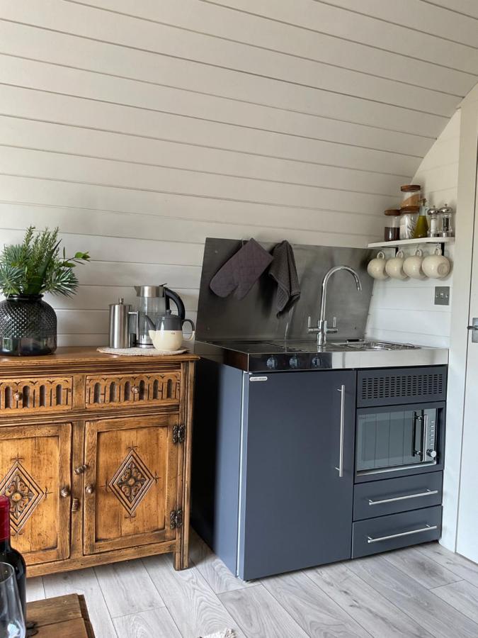 فندق Secluded Cosy Luxury Pod With Wood Fired Hot Tub شروزبري المظهر الخارجي الصورة