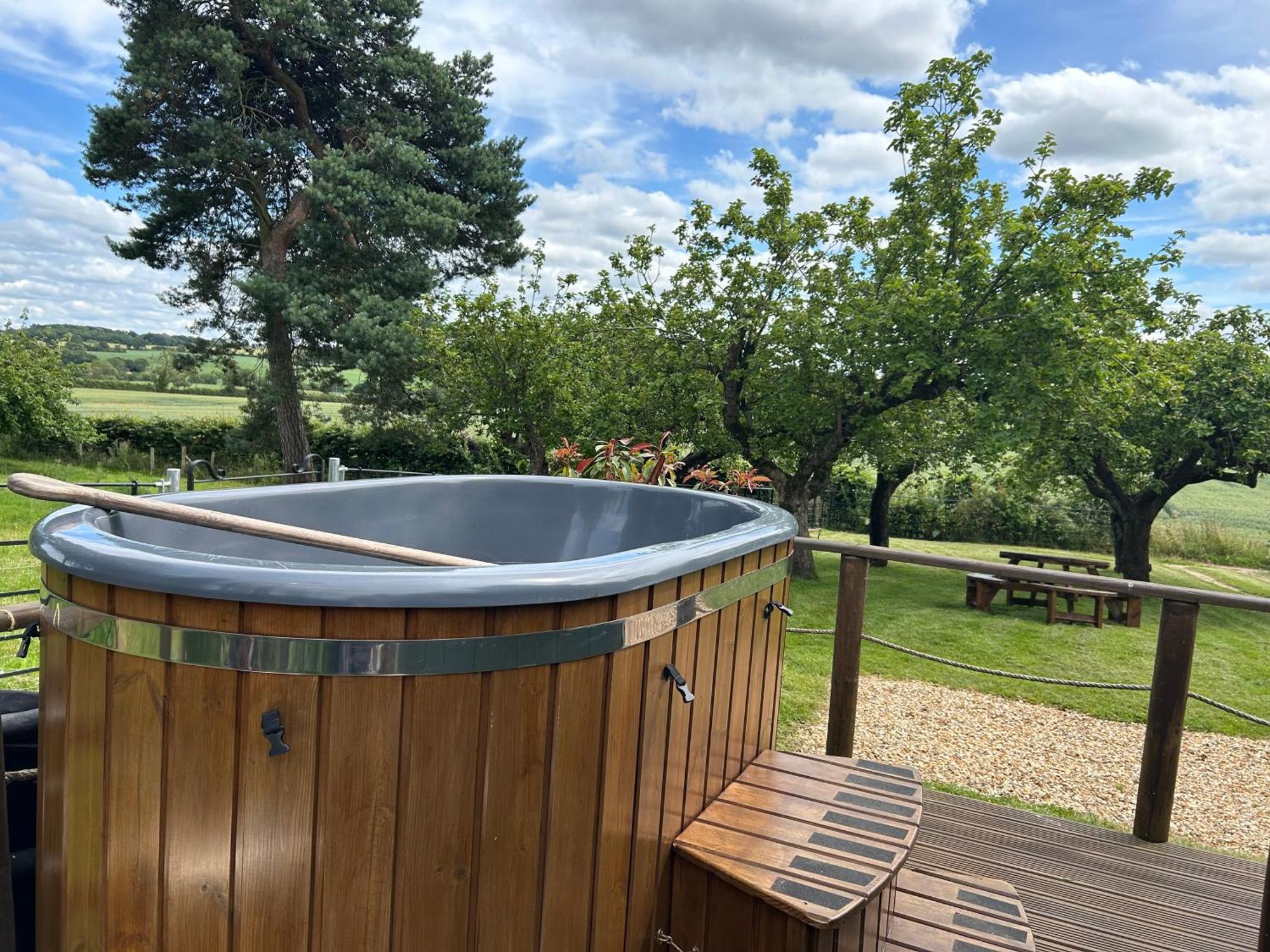 فندق Secluded Cosy Luxury Pod With Wood Fired Hot Tub شروزبري المظهر الخارجي الصورة