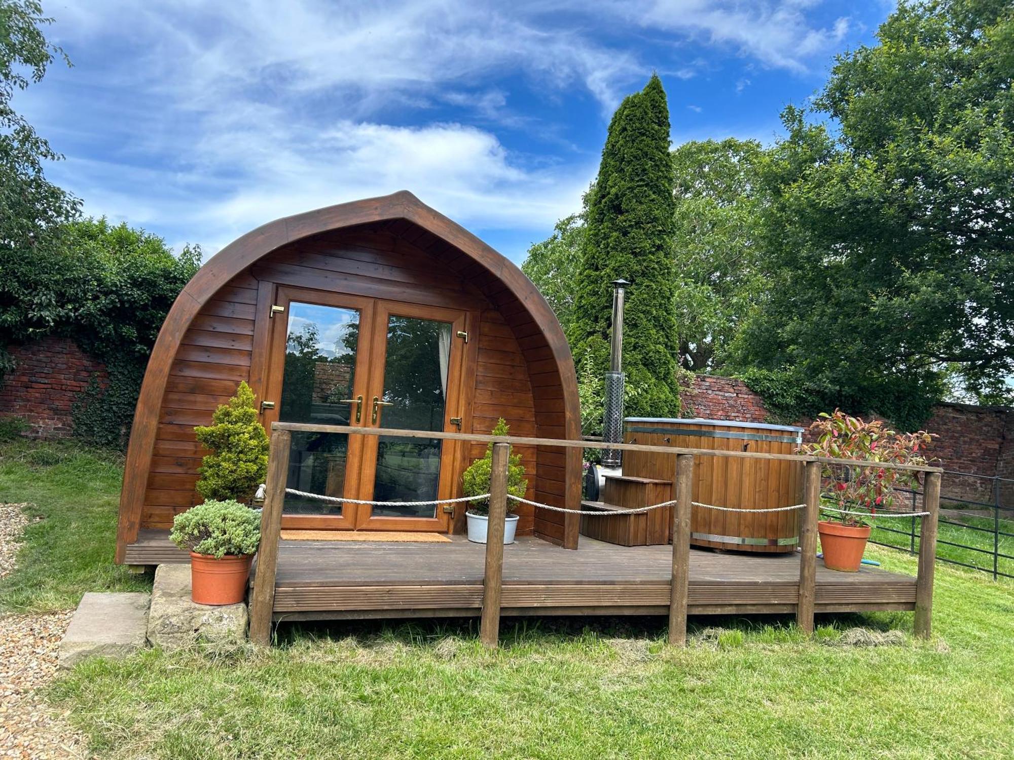 فندق Secluded Cosy Luxury Pod With Wood Fired Hot Tub شروزبري المظهر الخارجي الصورة
